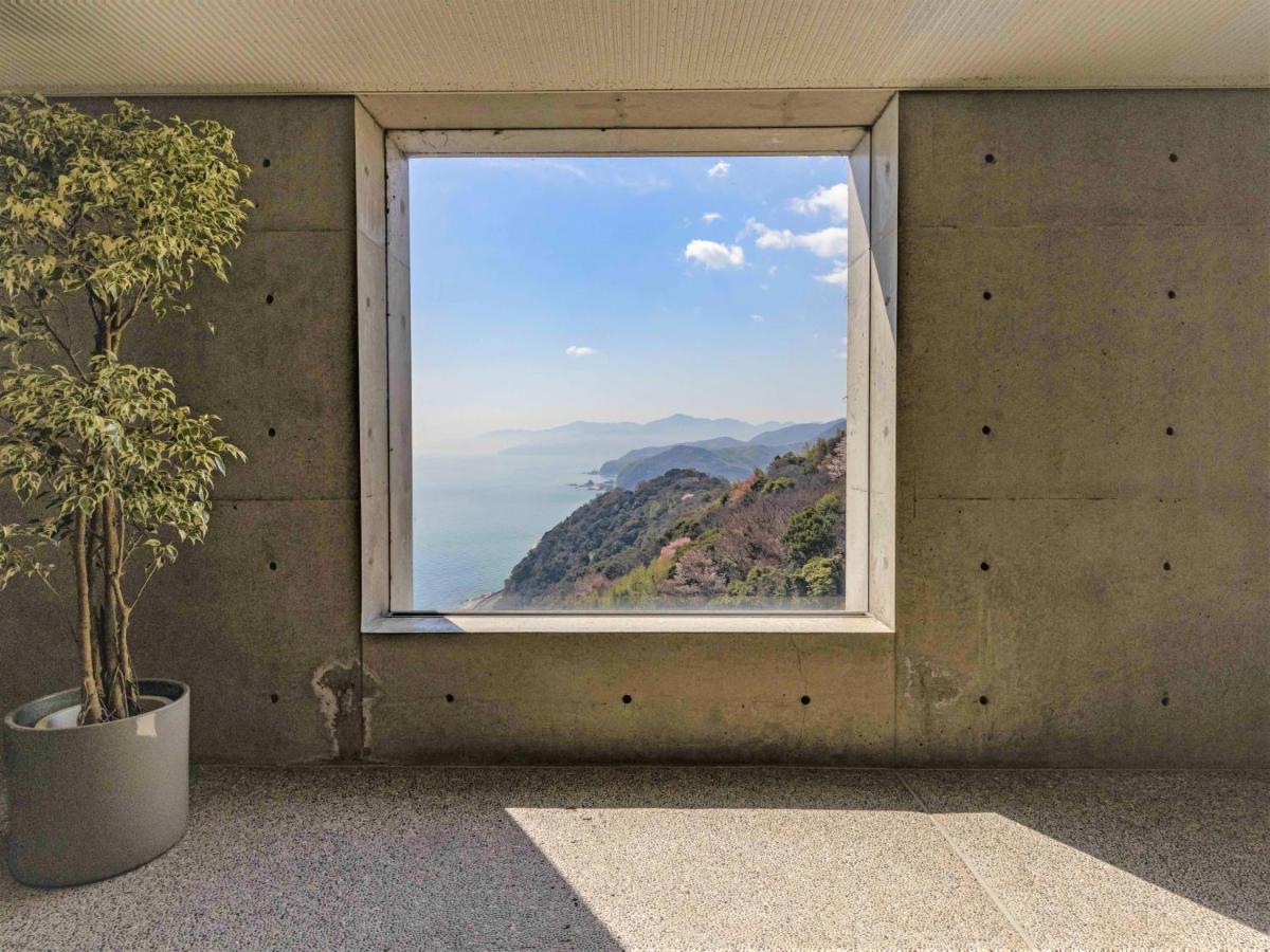 Готель Toto Seawind Awaji Екстер'єр фото